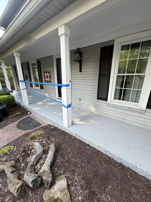 Front of a Herndon, VA home with its covered porch floor finished in Husky Hybrid flake